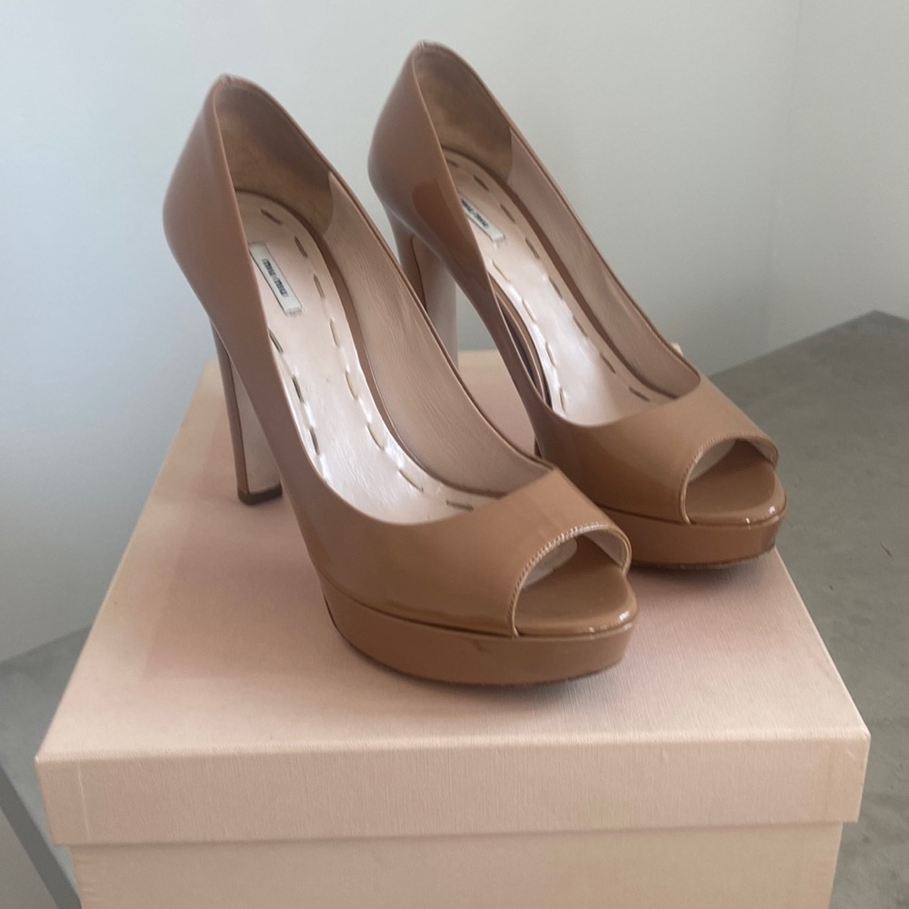 Miu Miu 39 Patent Leather Sandals